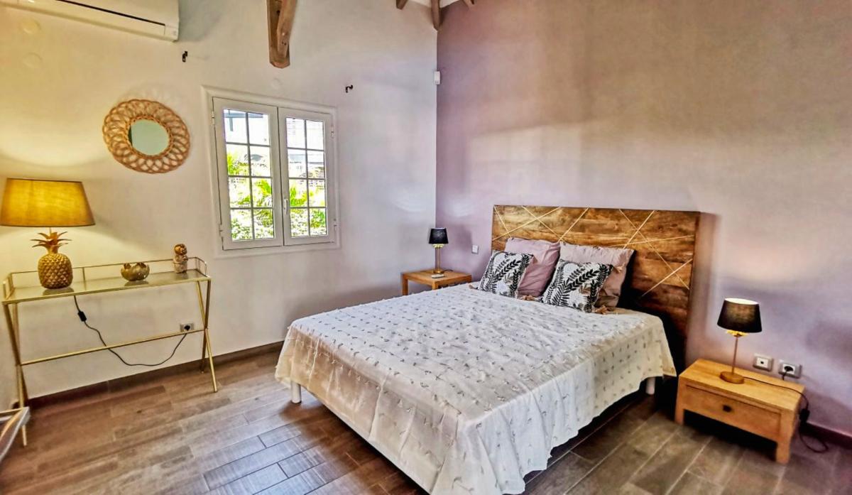 25.Location villa piscine Sainte Anne Guadeloupe_Chambre RDC